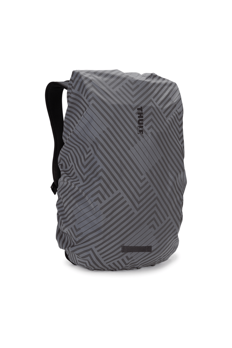 Capa de chuva Thule Paramount Silver aplicada à mochila — vista frontal; mochila ilustrativa
